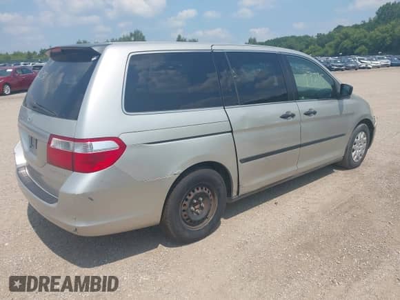 2005 Honda Odyssey LX z VIN 5FNRL38215B083033, wystawiony jako IAAI lot #42797235 z przebiegiem Nie podano mil oraz . Historia ofert i sprzedaży dostępna na DreamBid. Obrazek 4.