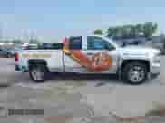 2017 Chevrolet Silverado 1500 Custom с VIN 1GCRCPEC5HZ398145, выставлен на аукционе IAAI как лот 42787880 с пробегом 190 381 миль миль и . История ставок и продаж доступна на DreamBid. Изображение 13.