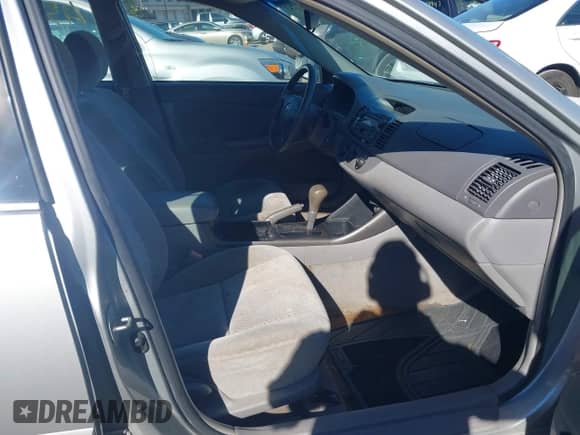 2003 Toyota Camry XLE with VIN 4T1BE32K33U732593, listed as a IAAI auction lot 43377243 with 171,286 mi miles and . Bid and sale history available at DreamBid. Image 5.