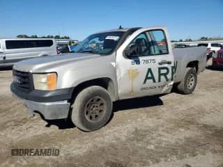 2008 GMC Sierra 1500 Work Truck z VIN 1GTEC14C68Z302634, wystawiony jako Copart lot #45519875 z przebiegiem 334 602 mil mil oraz Szkoda całkowita • Salvage title. Historia ofert i sprzedaży dostępna na DreamBid. Obrazek 1.