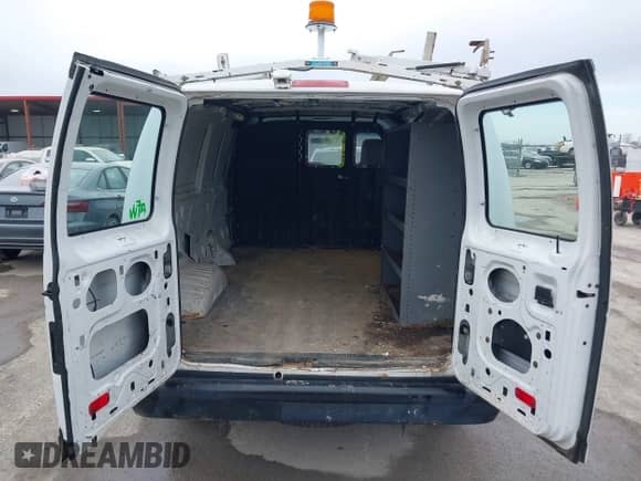 2009 Ford Econoline Cargo Commercial z VIN 1FTNE14W49DA93428, wystawiony jako IAAI lot #41641859 z przebiegiem 220 630 mil mil oraz . Historia ofert i sprzedaży dostępna na DreamBid. Obrazek 17.