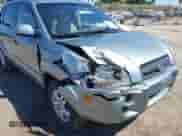 2007 Hyundai Tucson SE z VIN KM8JN12D87U638359, wystawiony jako IAAI lot #42778963 z przebiegiem 193 940 mil mil oraz . Historia ofert i sprzedaży dostępna na DreamBid. Obrazek 6.