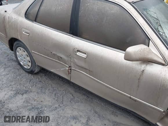 1995 Toyota Camry LE with VIN JT2SK12E9S0330555, listed as a IAAI auction lot 43548049 with 263,439 mi miles and . Bid and sale history available at DreamBid. Image 12.