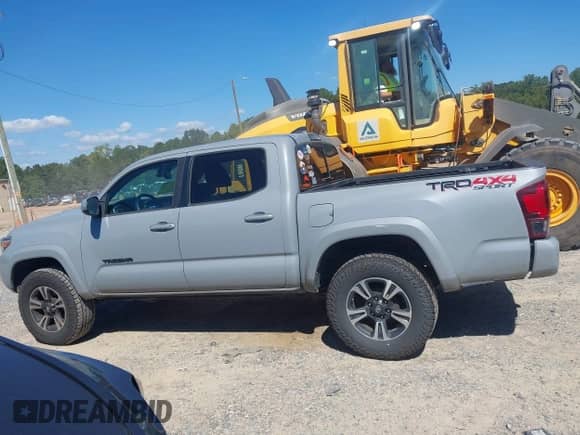 2019 Toyota Tacoma TRD Off Road z VIN 3TMCZ5AN2KM207371, wystawiony jako IAAI lot #43130878 z przebiegiem 104 178 mil mil oraz . Historia ofert i sprzedaży dostępna na DreamBid. Obrazek 14.
