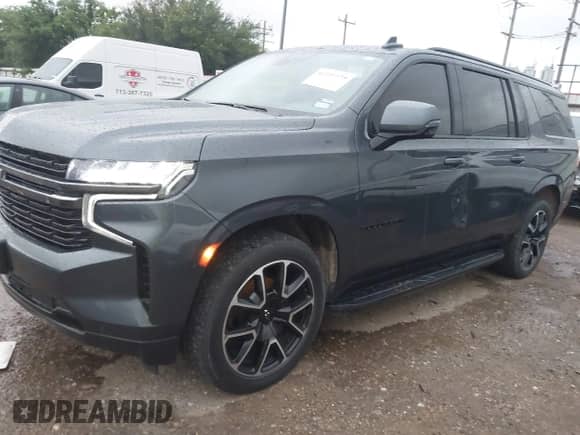 2021 Chevrolet Suburban RST z VIN 1GNSKEKD8MR224593, wystawiony jako IAAI lot #42353975 z przebiegiem 103 817 mil mil oraz . Historia ofert i sprzedaży dostępna na DreamBid. Obrazek 2.