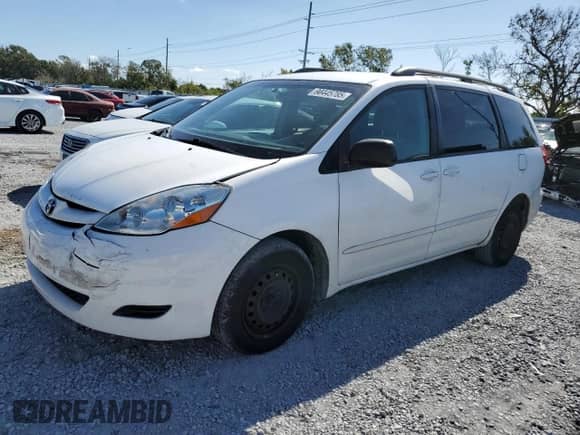 2010 Toyota Sienna CE z VIN 5TDKK4CC1AS332236, wystawiony jako Copart lot #90445785 z przebiegiem 186 641 mil mil oraz Szkoda całkowita • Salvage title. Historia ofert i sprzedaży dostępna na DreamBid. Obrazek 1.