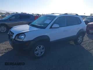 2007 Hyundai Tucson SE with VIN KM8JN72D97U633108, listed as a IAAI auction lot 43292497 with 179,526 mi miles and . Bid and sale history available at DreamBid. Image 2.
