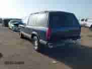 1995 Chevrolet Tahoe z VIN 1GNEC13K7SJ427888, wystawiony jako IAAI lot #42703275 z przebiegiem 251 895 mil mil oraz . Historia ofert i sprzedaży dostępna na DreamBid. Obrazek 3.