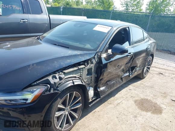 2021 Volvo S60 Momentum z VIN 7JR102FK4MG095573, wystawiony jako IAAI lot #42458143 z przebiegiem 46 204 mil mil oraz . Historia ofert i sprzedaży dostępna na DreamBid. Obrazek 6.