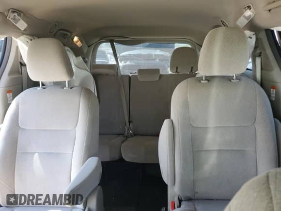 2017 Toyota Sienna LE z VIN 5TDJZ3DC2HS149244, wystawiony jako Copart lot #68222815 z przebiegiem 46 522 mil mil oraz Szkoda całkowita • Salvage title. Historia ofert i sprzedaży dostępna na DreamBid. Obrazek 10.