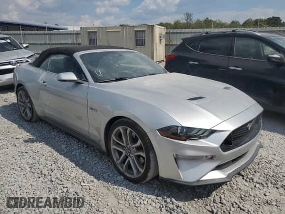 2018 Ford Mustang GT Premium z VIN 1FATP8FF8J5182513, wystawiony jako Copart lot #81114505 z przebiegiem 81 574 mil mil oraz Czysty tytuł • Clean title. Historia ofert i sprzedaży dostępna na DreamBid. Obrazek 4.