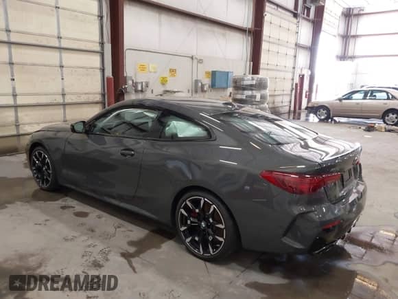 2025 BMW 4 Series M440i xDrive with VIN WBA83DA00SCT09661, listed as a IAAI auction lot 42591731 with 3,923 mi miles and . Bid and sale history available at DreamBid. Image 3.