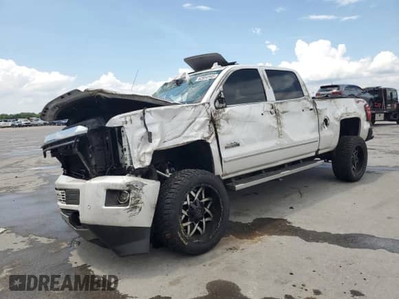 2019 Chevrolet Silverado 2500HD High Country с VIN 1GC1KUEY7KF101685, выставлен на аукционе Copart как лот 62854945 с пробегом 88 430 миль миль и Списание • Salvage title. История ставок и продаж доступна на DreamBid. Изображение 1.