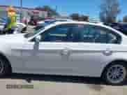 2010 BMW 3 Series 328i с VIN WBAPH5C5XAA439453, выставлен на аукционе IAAI как лот 42636515 с пробегом 98 702 миль миль и . История ставок и продаж доступна на DreamBid. Изображение 14.