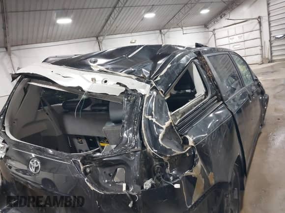 2011 Toyota Sienna SE with VIN 5TDXK3DC1BS172813, listed as a IAAI auction lot 41643352 with 172,385 mi miles and . Bid and sale history available at DreamBid. Image 6.