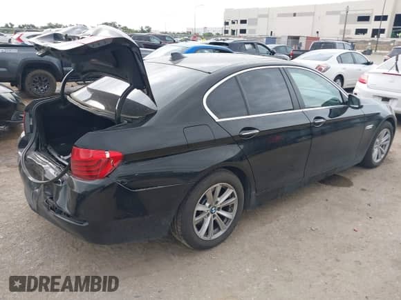 2015 BMW 5 Series 528i с VIN WBA5A5C58FD524051, выставлен на аукционе IAAI как лот 42888382 с пробегом 109 875 миль миль и . История ставок и продаж доступна на DreamBid. Изображение 4.