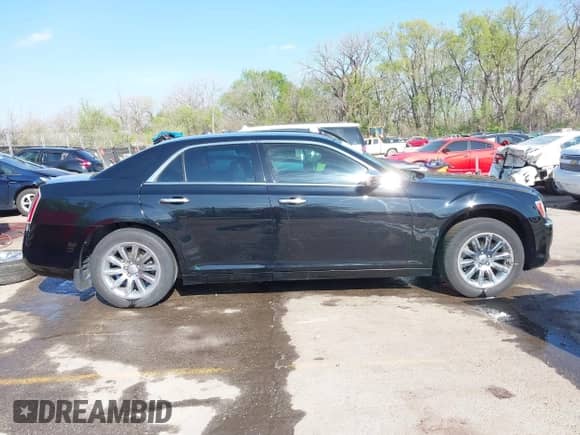2014 Chrysler 300 C with VIN 2C3CCAET6EH171758, listed as a IAAI auction lot 41991077 with 101,263 mi miles and . Bid and sale history available at DreamBid. Image 14.