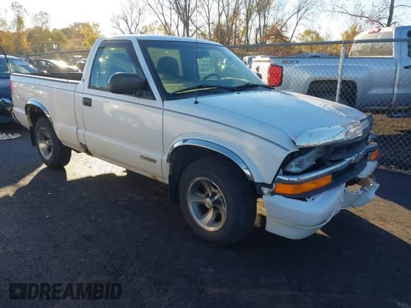 2001 Chevrolet S-10 z VIN 1GCCS14W41K188992, wystawiony jako IAAI lot #43513422 z przebiegiem 180 360 mil mil oraz . Historia ofert i sprzedaży dostępna na DreamBid. Obrazek 1.