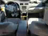 2007 Toyota Camry LE z VIN 4T1BK46K57U046375, wystawiony jako Copart lot #86512715 z przebiegiem 156 004 mil mil oraz Szkoda całkowita • Salvage title. Historia ofert i sprzedaży dostępna na DreamBid. Obrazek 8.