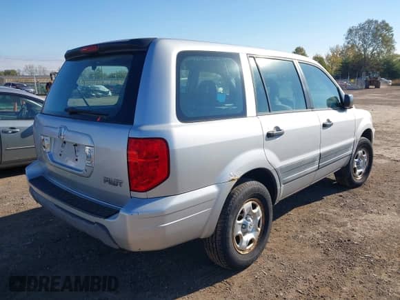 2005 Honda Pilot LX с VIN 2HKYF18145H563888, выставлен на аукционе IAAI как лот 43527037 с пробегом 175 578 миль миль и . История ставок и продаж доступна на DreamBid. Изображение 4.