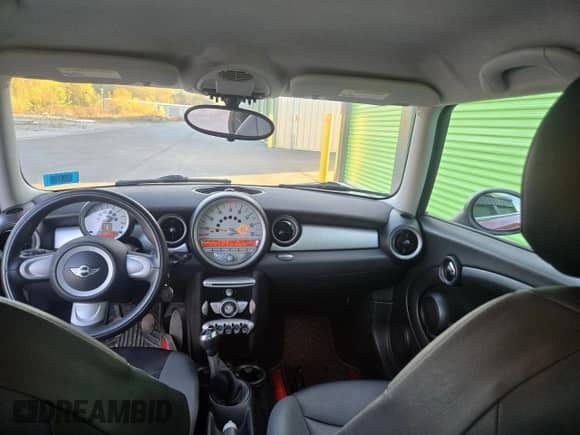 2007 MINI Hardtop с VIN WMWMF33517TU63263, выставлен на аукционе Copart как лот 85209115 с пробегом 124 207 миль миль и Чистый • Clean title. История ставок и продаж доступна на DreamBid. Изображение 8.