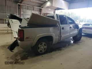 2006 Chevrolet Silverado 1500 LT3 z VIN 2GCEK13T561192377, wystawiony jako Copart lot #81331635 z przebiegiem 306 551 mil mil oraz Szkoda całkowita • Salvage title. Historia ofert i sprzedaży dostępna na DreamBid. Obrazek 3.