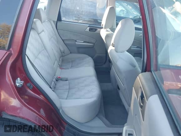 2010 Subaru Forester X z VIN JF2SH6BC8AH906249, wystawiony jako IAAI lot #43505506 z przebiegiem 165 019 mil mil oraz . Historia ofert i sprzedaży dostępna na DreamBid. Obrazek 8.