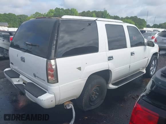2000 Cadillac Escalade with VIN 1GYEK13RXYR120258, listed as a IAAI auction lot 42270983 with 286,318 mi miles and . Bid and sale history available at DreamBid. Image 4.