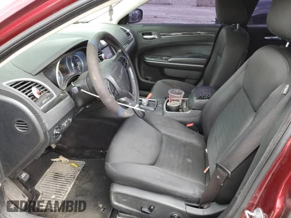 2018 Chrysler 300 Touring с VIN 2C3CCAAG7JH282113, выставлен на аукционе Copart как лот 54170405 с пробегом 163 440 миль миль и На запчасти • Non repairable. История ставок и продаж доступна на DreamBid. Изображение 7.