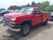 2005 Chevrolet Silverado 3500 z VIN 1GBHK34U15E296155, wystawiony jako IAAI lot #42293305 z przebiegiem 280 131 mil mil oraz . Historia ofert i sprzedaży dostępna na DreamBid. Obrazek 2.