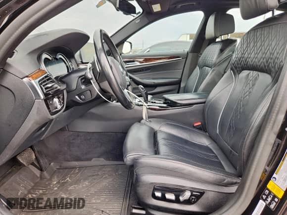 2018 BMW 5 Series 530i xDrive z VIN WBAJA7C5XJWC76654, wystawiony jako Copart lot #69140585 z przebiegiem 84 242 mil mil oraz Szkoda całkowita • Salvage title. Historia ofert i sprzedaży dostępna na DreamBid. Obrazek 7.