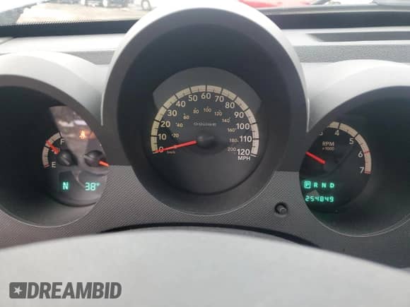 2009 Dodge Nitro SXT с VIN 1D8GU28K69W522373, выставлен на аукционе Copart как лот 86583224 с пробегом 254 849 миль миль и Списание • Salvage title. История ставок и продаж доступна на DreamBid. Изображение 9.