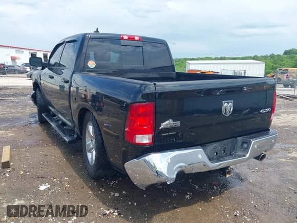 2019 Ram 1500 Big Horn z VIN 1C6RR7LT3KS641539, wystawiony jako IAAI lot #42103708 z przebiegiem 33 706 mil mil oraz . Historia ofert i sprzedaży dostępna na DreamBid. Obrazek 3.