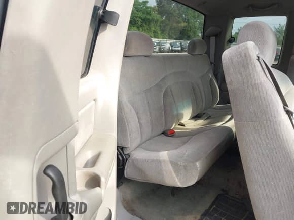 2000 GMC Sierra 1500 SLE with VIN 1GTEC19V0YZ215029, listed as a IAAI auction lot 42897673 with 276,882 mi miles and . Bid and sale history available at DreamBid. Image 8.