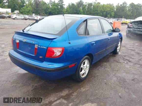 2005 Hyundai Elantra GLS z VIN KMHDN56D15U171961, wystawiony jako IAAI lot #42467866 z przebiegiem 93 890 mil mil oraz . Historia ofert i sprzedaży dostępna na DreamBid. Obrazek 4.