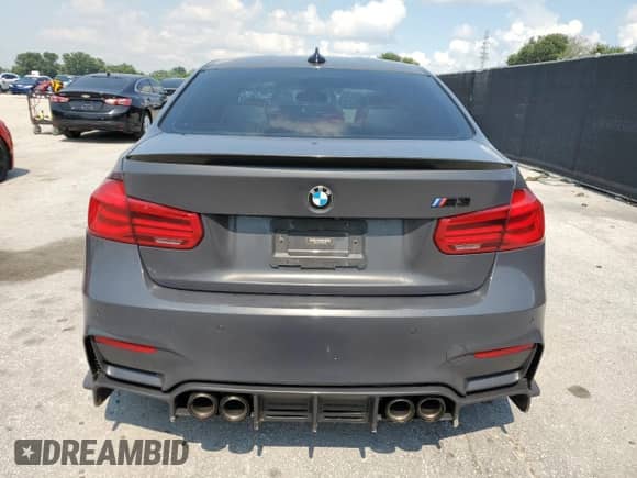 2017 BMW M3 z VIN WBS8M9C33H5G85560, wystawiony jako Copart lot #62140155 z przebiegiem 65 652 mil mil oraz Szkoda całkowita • Salvage title. Historia ofert i sprzedaży dostępna na DreamBid. Obrazek 6.