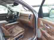 2022 Ram 1500 Longhorn z VIN 1C6SRFKT8NN192598, wystawiony jako IAAI lot #41645164 z przebiegiem 48 890 mil mil oraz . Historia ofert i sprzedaży dostępna na DreamBid. Obrazek 5.