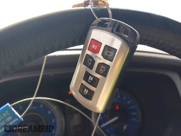 2015 Toyota Sienna XLE with VIN 5TDYK3DC2FS682520, listed as a IAAI auction lot 42501795 with 101,477 mi miles and . Bid and sale history available at DreamBid. Image 11.