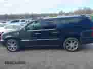 2011 Cadillac Escalade ESV Premium z VIN 1GYS4JEF5BR377335, wystawiony jako IAAI lot #41820043 z przebiegiem 181 619 mil mil oraz . Historia ofert i sprzedaży dostępna na DreamBid. Obrazek 15.