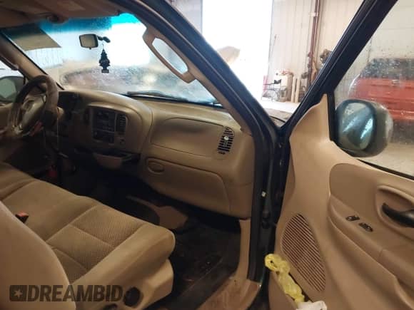 2002 Ford F-150 XL с VIN 2FTRF17W42CA68335, выставлен на аукционе IAAI как лот 42307601 с пробегом 184 138 миль миль и . История ставок и продаж доступна на DreamBid. Изображение 5.
