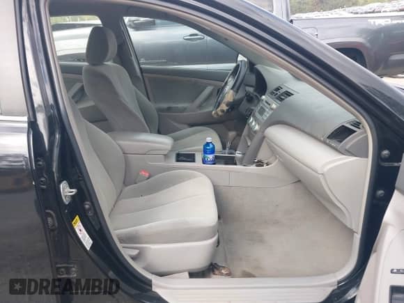 2009 Toyota Camry z VIN 4T4BE46K99R073336, wystawiony jako IAAI lot #43314641 z przebiegiem 239 692 mil mil oraz . Historia ofert i sprzedaży dostępna na DreamBid. Obrazek 5.