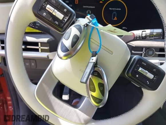 2025 Hyundai Santa Fe Calligraphy z VIN 5NMP5DGL0SH081074, wystawiony jako IAAI lot #42636905 z przebiegiem 597 mil mil oraz . Historia ofert i sprzedaży dostępna na DreamBid. Obrazek 11.