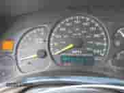 2000 GMC Sierra 1500 SLE z VIN 1GTEC19V4YZ273841, wystawiony jako IAAI lot #41981942 z przebiegiem 357 003 mil mil oraz . Historia ofert i sprzedaży dostępna na DreamBid. Obrazek 7.