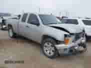 2007 GMC Sierra 1500 SLE1 z VIN 2GTEC19J071605651, wystawiony jako IAAI lot #41601256 z przebiegiem 142 130 mil mil oraz . Historia ofert i sprzedaży dostępna na DreamBid. Obrazek 1.