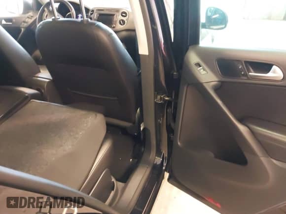 2017 Volkswagen Tiguan Sport с VIN WVGUV7AX7HK014285, выставлен на аукционе IAAI как лот 43098002 с пробегом 103 573 миль миль и . История ставок и продаж доступна на DreamBid. Изображение 8.