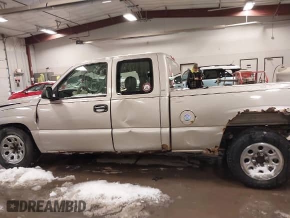 2006 Chevrolet Silverado 1500 LS с VIN 1GCEC19V46Z180282, выставлен на аукционе IAAI как лот 41612230 с пробегом 180 898 миль миль и . История ставок и продаж доступна на DreamBid. Изображение 14.