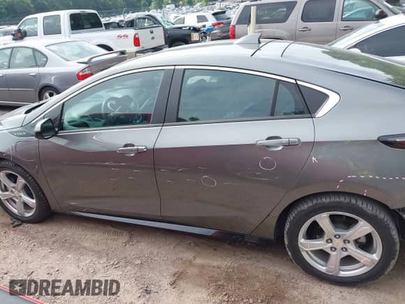 2017 Chevrolet Volt LT z VIN 1G1RA6S53HU100722, wystawiony jako IAAI lot #42805006 z przebiegiem 85 636 mil mil oraz . Historia ofert i sprzedaży dostępna na DreamBid. Obrazek 14.