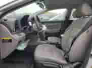 2017 Hyundai Elantra SE z VIN KMHD84LF2HU146837, wystawiony jako Copart lot #90523625 z przebiegiem 122 249 mil mil oraz Czysty tytuł • Clean title. Historia ofert i sprzedaży dostępna na DreamBid. Obrazek 7.