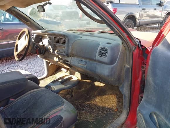 2000 Dodge Dakota Sport with VIN 1B7GL2AX4YS716073, listed as a IAAI auction lot 43452019 with 159,488 mi miles and . Bid and sale history available at DreamBid. Image 5.