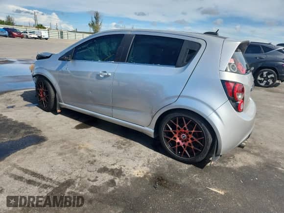 2015 Chevrolet Sonic RS z VIN 1G1JH6SB7F4169196, wystawiony jako Copart lot #62482375 z przebiegiem 140 324 mil mil oraz Szkoda całkowita • Salvage title. Historia ofert i sprzedaży dostępna na DreamBid. Obrazek 2.